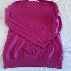 Uniqlo Women's Large V-Neck Sweater - Magenta 100% Wool.